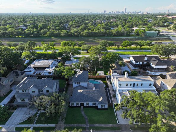 5122 Braesheather Drive, Houston TX 77096