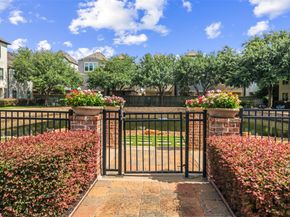 1129 Sherwood Run, Houston TX 77043