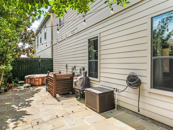 1129 Sherwood Run, Houston TX 77043