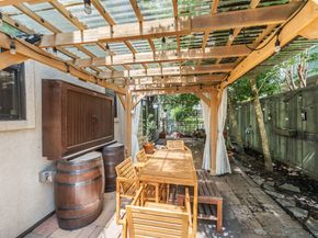 1129 Sherwood Run, Houston TX 77043