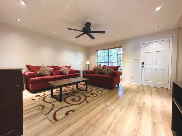 3224 Timmons Lane 154, Houston TX 77027