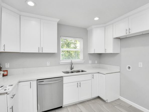 5041 Southwind Street, Houston TX 77033