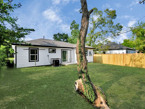5041 Southwind Street, Houston TX 77033