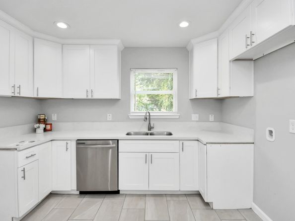 5041 Southwind Street, Houston TX 77033