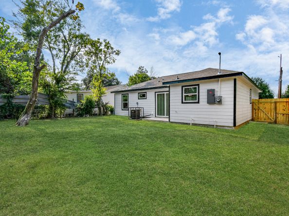 5041 Southwind Street, Houston TX 77033