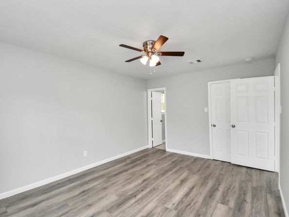 5041 Southwind Street, Houston TX 77033