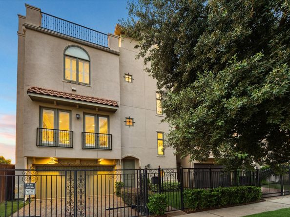 2006 Helena Street, Houston TX 77002