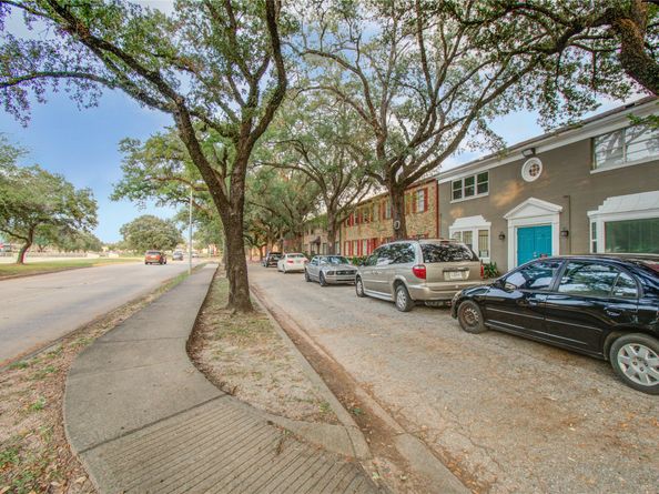 11609 Chimney Rock Road B, Houston TX 77035