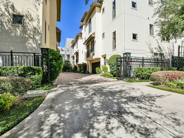 4826 Austin Street, Houston TX 77004