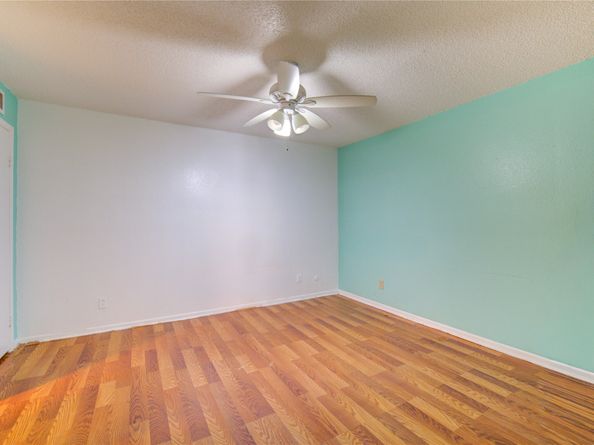 218 Plaza Verde Drive 2211, Houston TX 77038