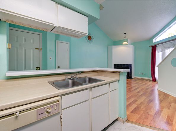 218 Plaza Verde Drive 2211, Houston TX 77038