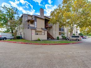 218 Plaza Verde Drive 2211, Houston TX 77038