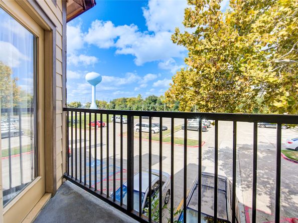 218 Plaza Verde Drive 2211, Houston TX 77038