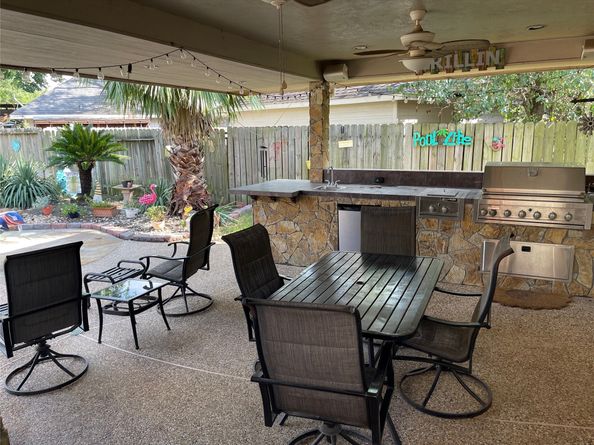 11707 Meadow Falls, Tomball TX 77377