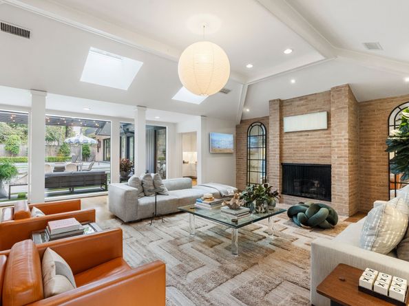 10606 Twelve Oaks Drive, Houston TX 77024