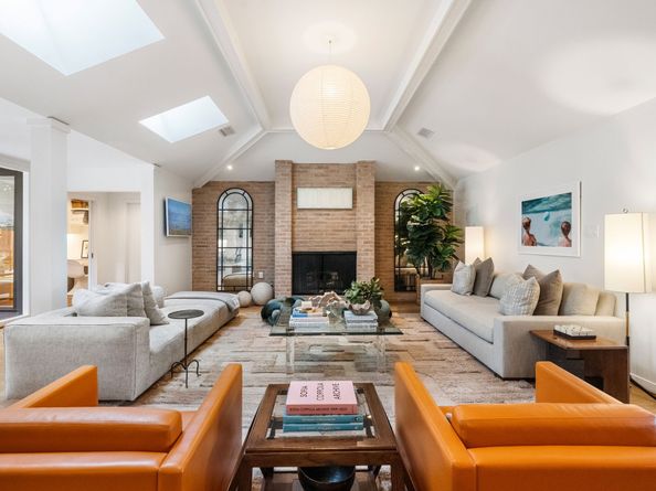 10606 Twelve Oaks Drive, Houston TX 77024