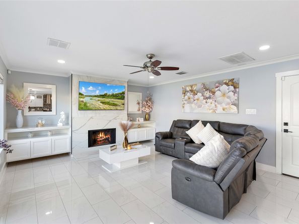 405 Mystic Trail Loop, Houston TX 77339