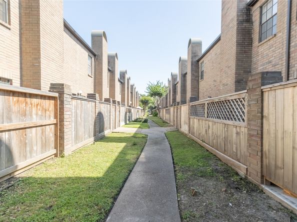 9850 Pagewood Lane 909, Houston TX 77042