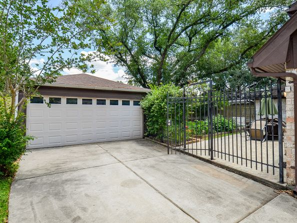 1915 Ashford Hollow Lane, Houston TX 77077