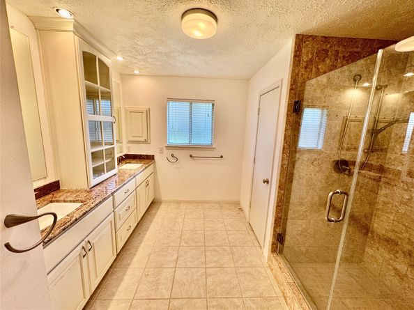 1915 Ashford Hollow Lane, Houston TX 77077