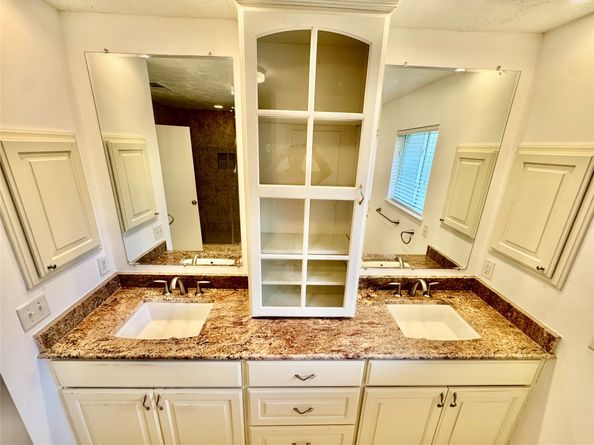 1915 Ashford Hollow Lane, Houston TX 77077