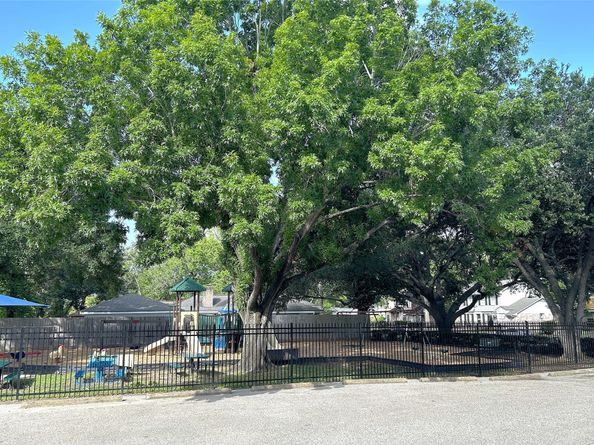 1915 Ashford Hollow Lane, Houston TX 77077