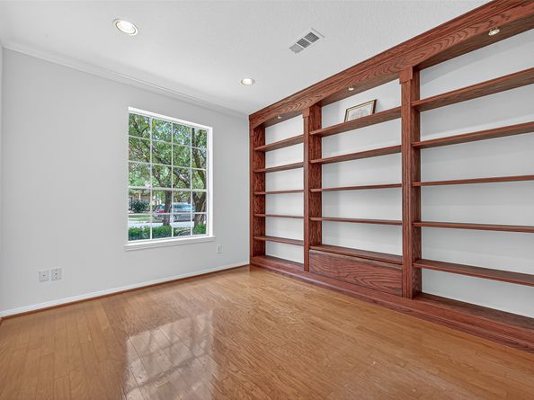 4742 Robins Way, Sugar Land TX 77479