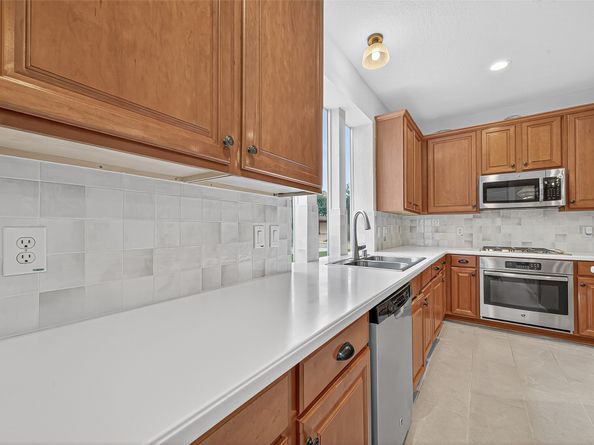 4742 Robins Way, Sugar Land TX 77479