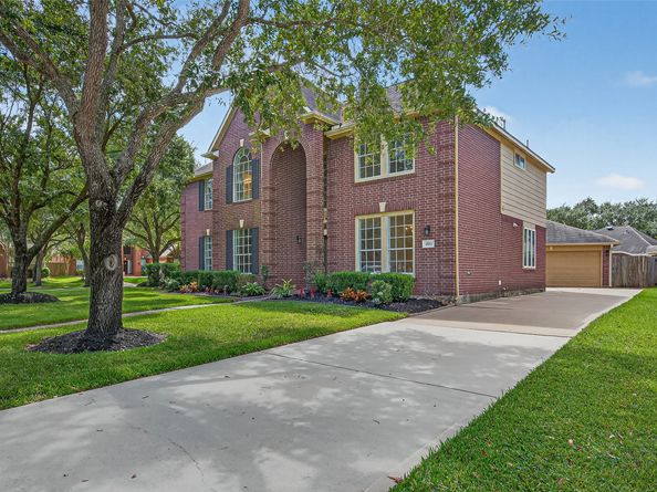 4742 Robins Way, Sugar Land TX 77479