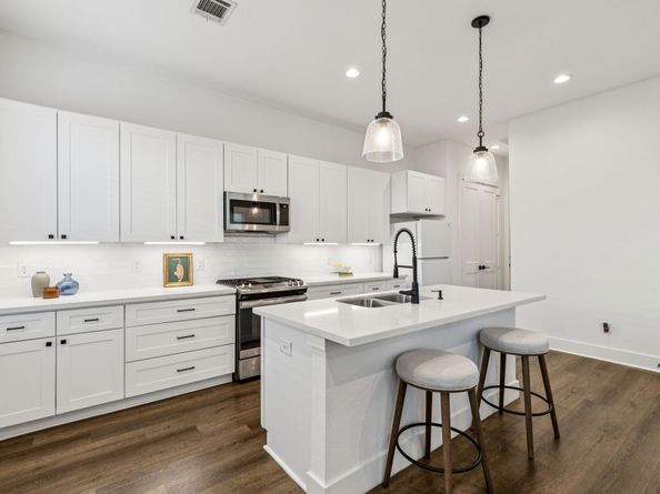 1230 Mcneil Street, Houston TX 77009