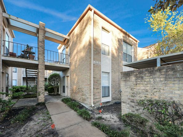 3722 Woodchase Drive, Houston TX 77042