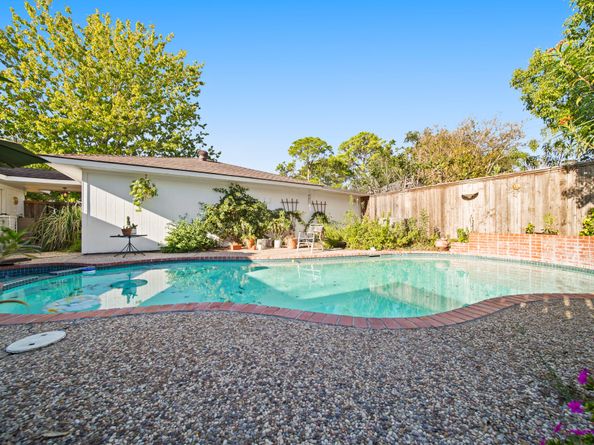 2403 Elmgate Drive, Houston TX 77080