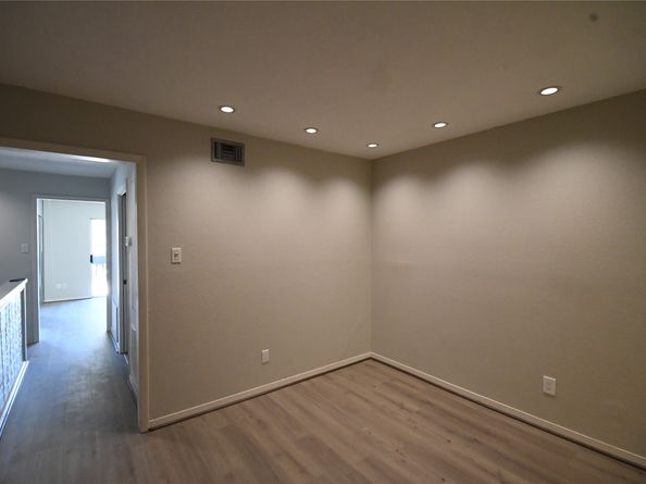 5056 Glenmont Drive, Houston TX 77081