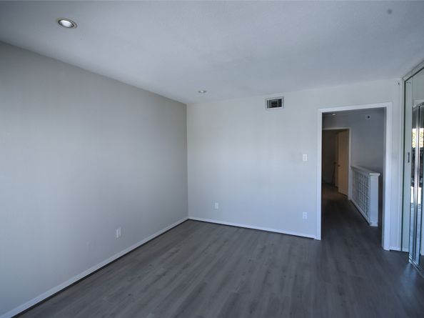 5056 Glenmont Drive, Houston TX 77081