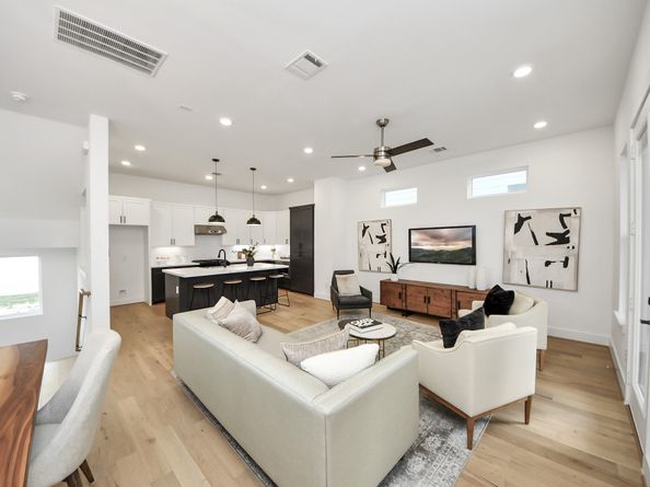 717 Marcella Street E, Houston TX 77091