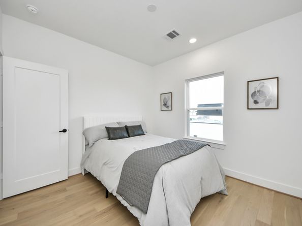 717 Marcella Street E, Houston TX 77091