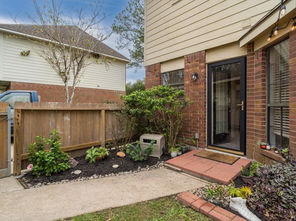 819 Rolling Run Court, Houston TX 77062