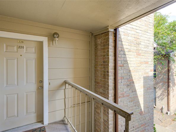 2120 Wilcrest Drive 220, Houston TX 77042
