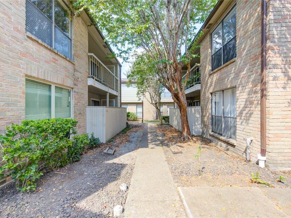 2120 Wilcrest Drive 220, Houston TX 77042