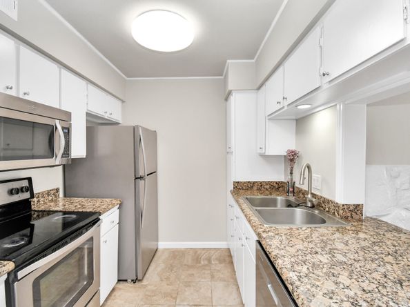 4641 Wild Indigo Street 450, Houston TX 77027