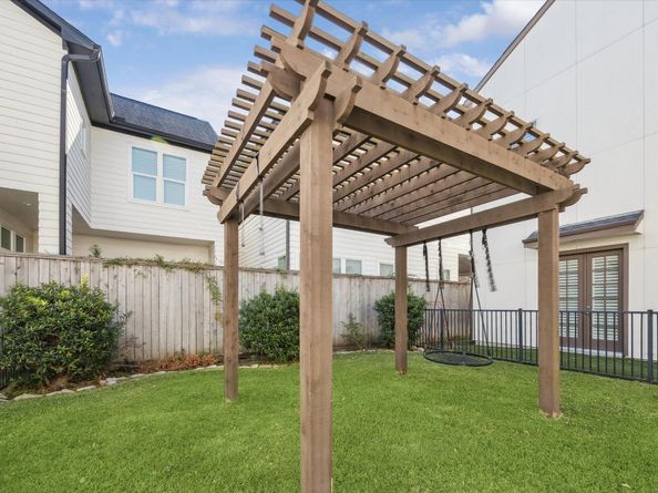 10923 Brookeshire Chase Lane, Houston TX 77043