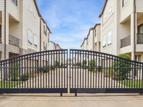 10923 Brookeshire Chase Lane, Houston TX 77043