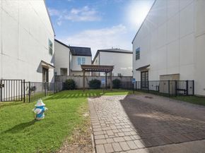 10923 Brookeshire Chase Lane, Houston TX 77043