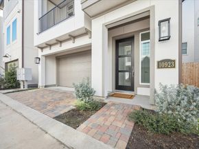 10923 Brookeshire Chase Lane, Houston TX 77043