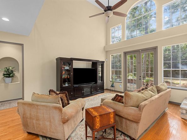 117 Treescape Circle, The Woodlands TX 77381
