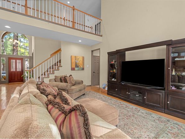 117 Treescape Circle, The Woodlands TX 77381