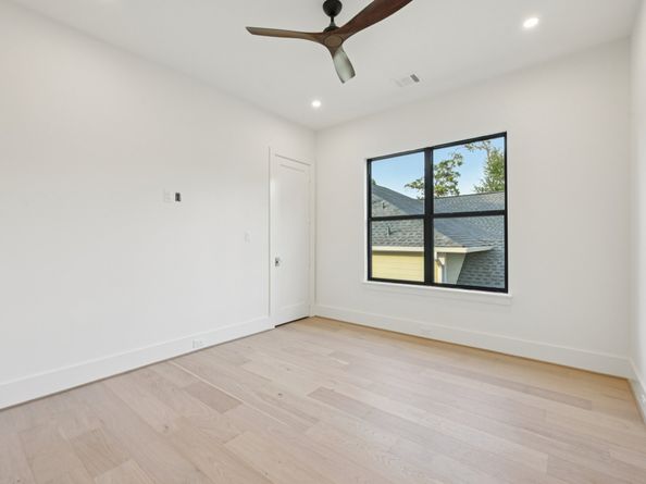 1211 Bay Oaks Road, Houston TX 77008