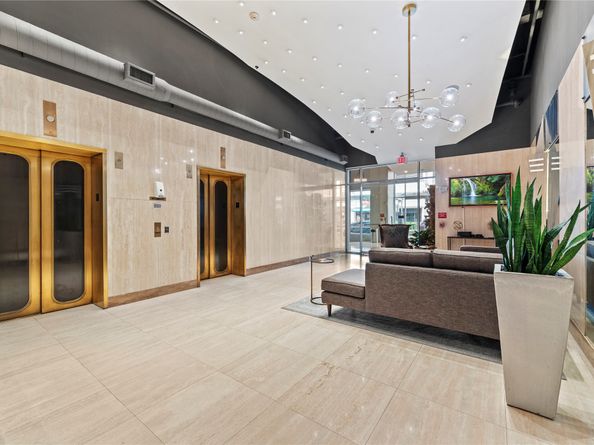 917 Main Street 603, Houston TX 77002