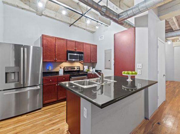 917 Main Street 603, Houston TX 77002