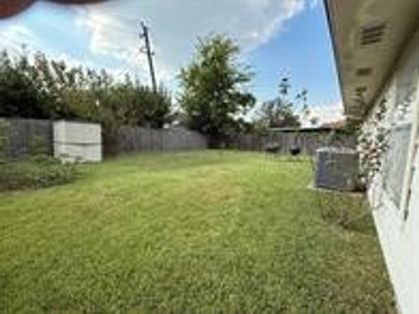 10934 Bradford Way Drive, Houston TX 77075